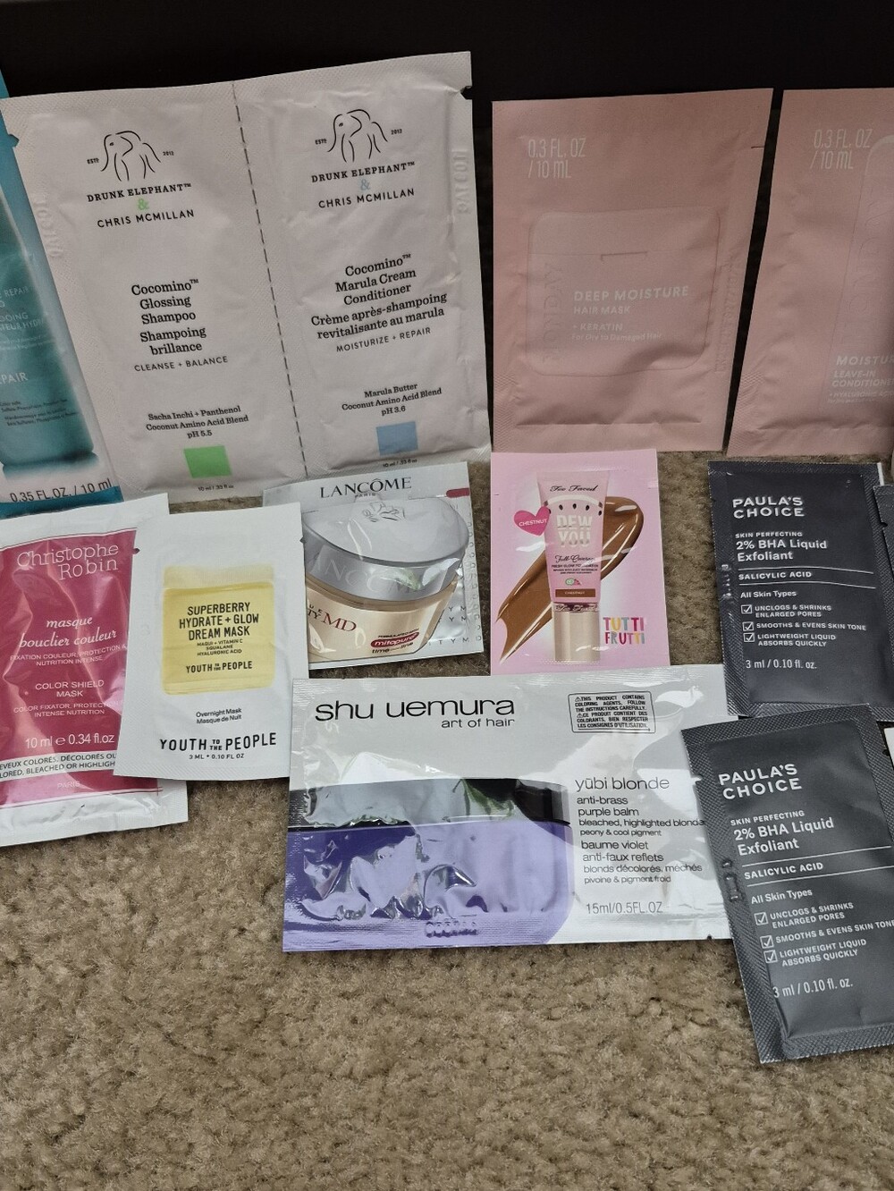 Women’s Skincare Sample Set by Various Recognizable Brands -29 Pieces With Case - Picture 7 of 9